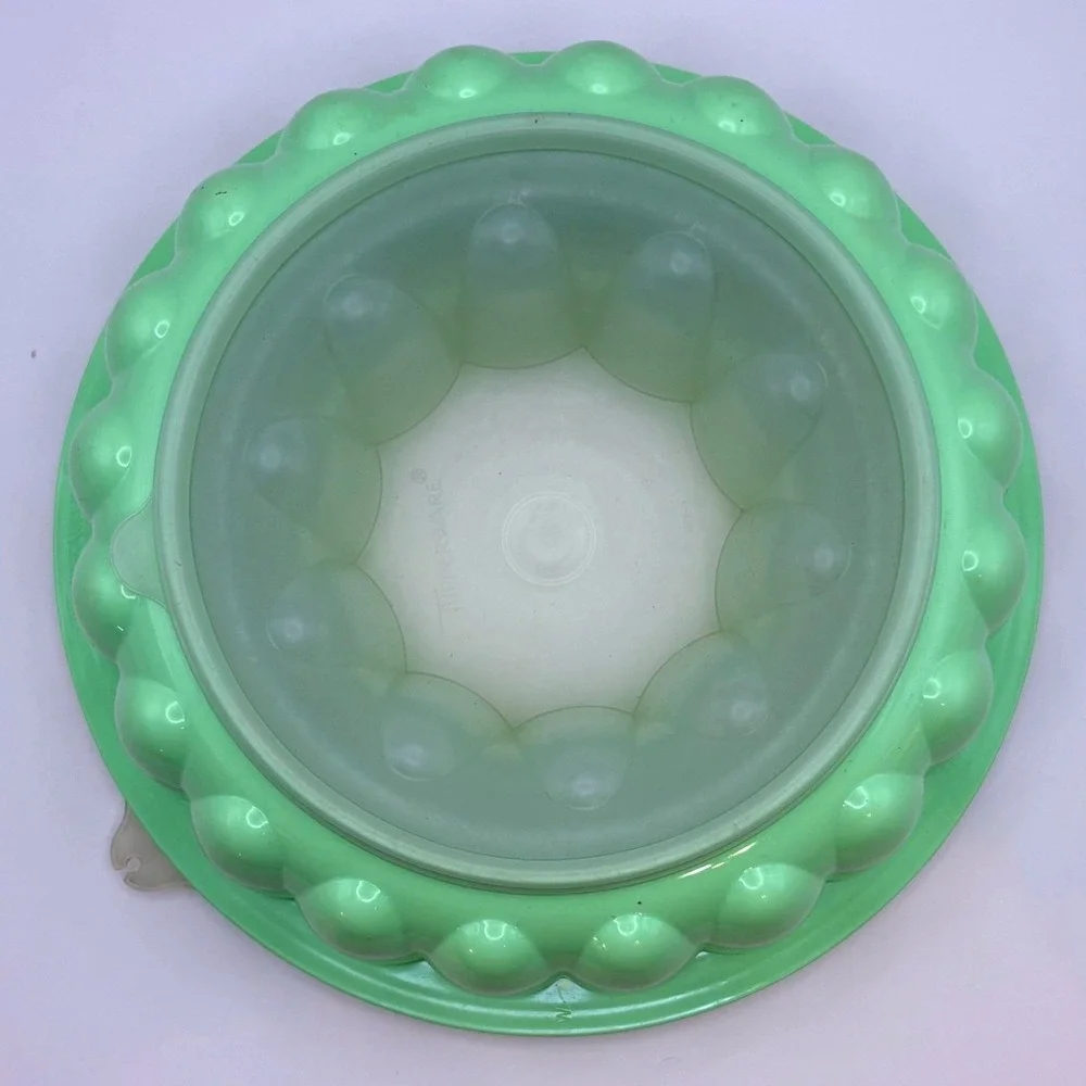 Vtg Tupperware Mint Green Jel-Ring Mold MCM Cottagecore 70s Kitsch Kitchen 1202